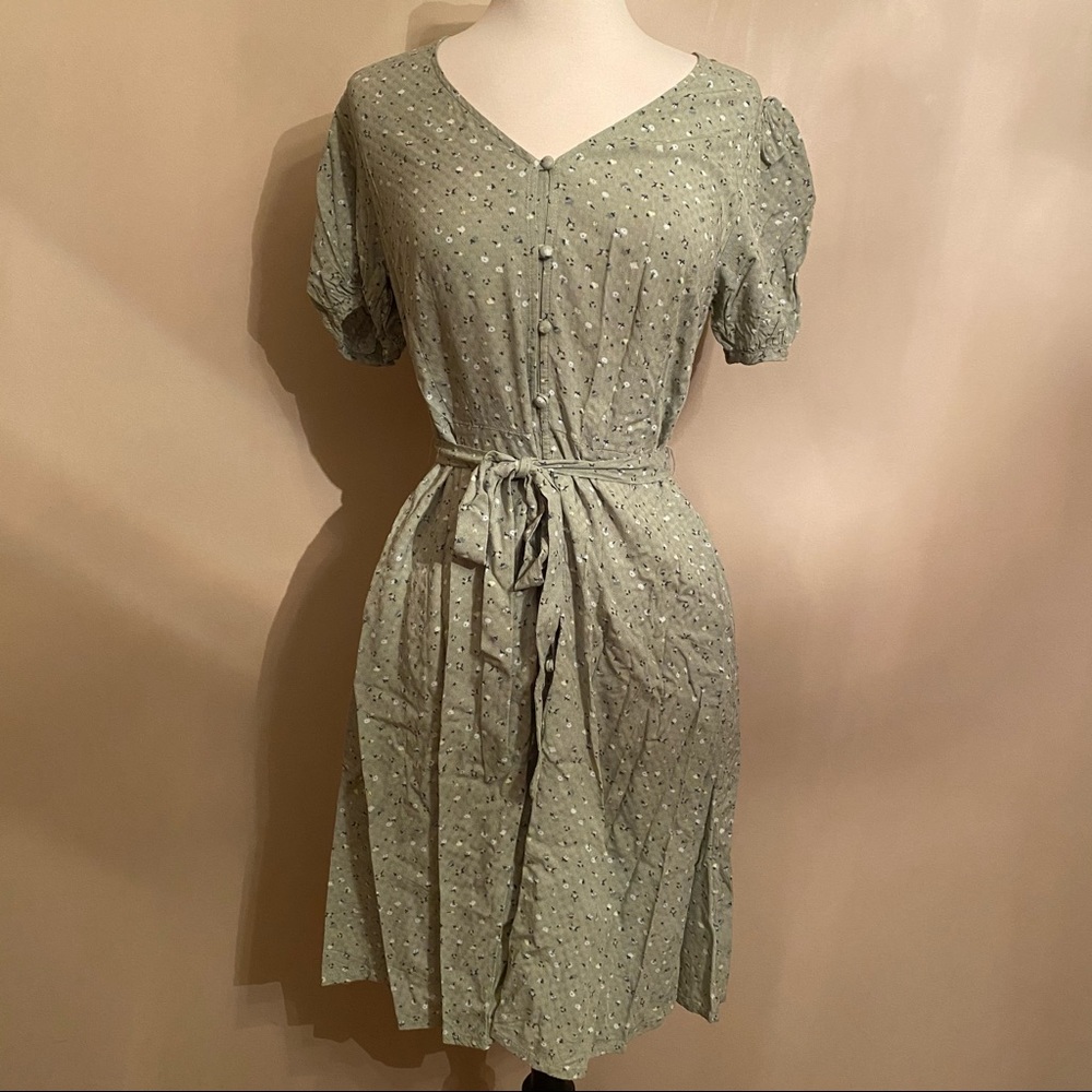 NWT Womens Green Button Down Dress With Bow